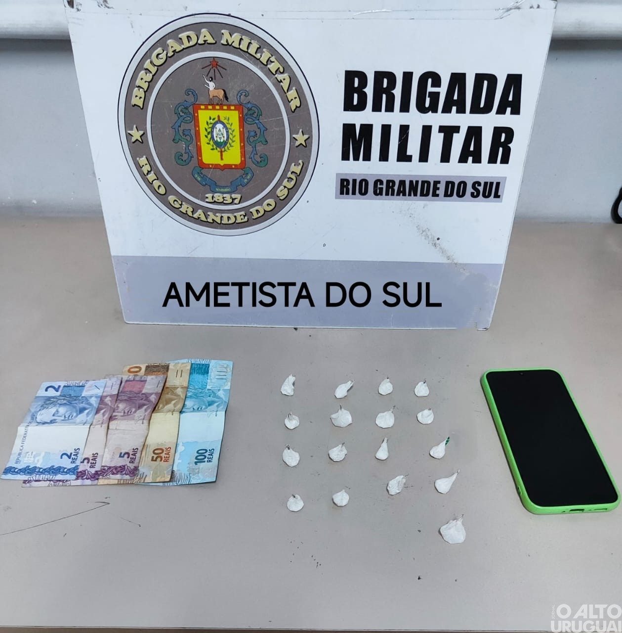 Brigada Militar prende mulher por tráfico de drogas em Ametista do Sul