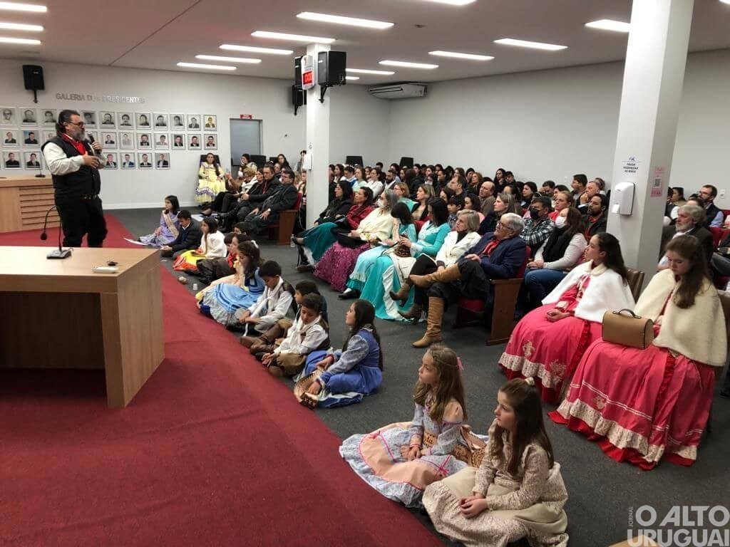 Palestra cultural sobre o tema dos Festejos Farroupilhas 2022 é realizada em FW