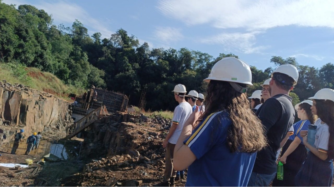 Aula de Campo amplia conhecimentos dos alunos do EMTI em Iraí