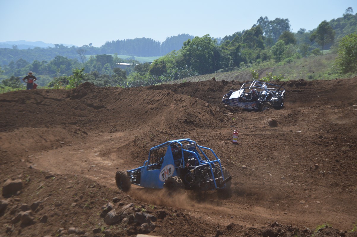 Gaiola Cross reúne mais mil pessoas em Iraí