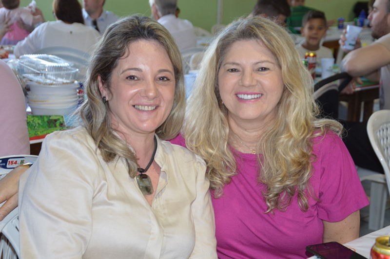 Festa de Nossa Senhora Aparecida reúne centenas de fiéis no bairro Aparecida