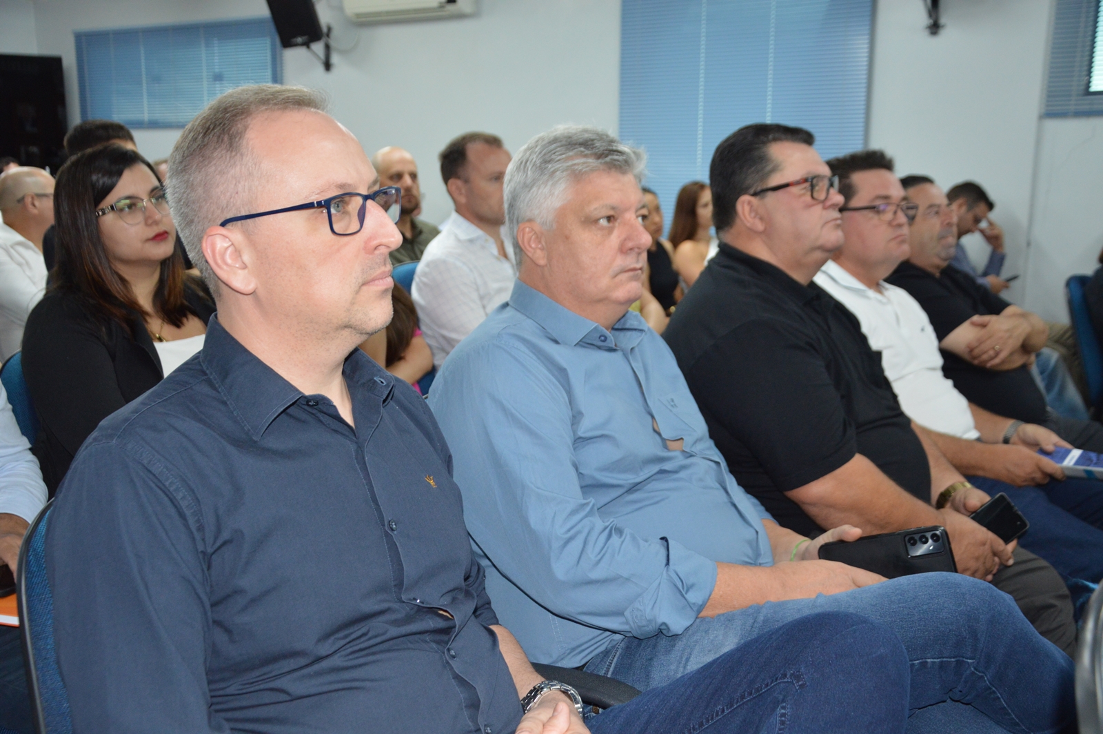 Amzop orienta novas administrações municipais sobre gestão e questões jurídicas