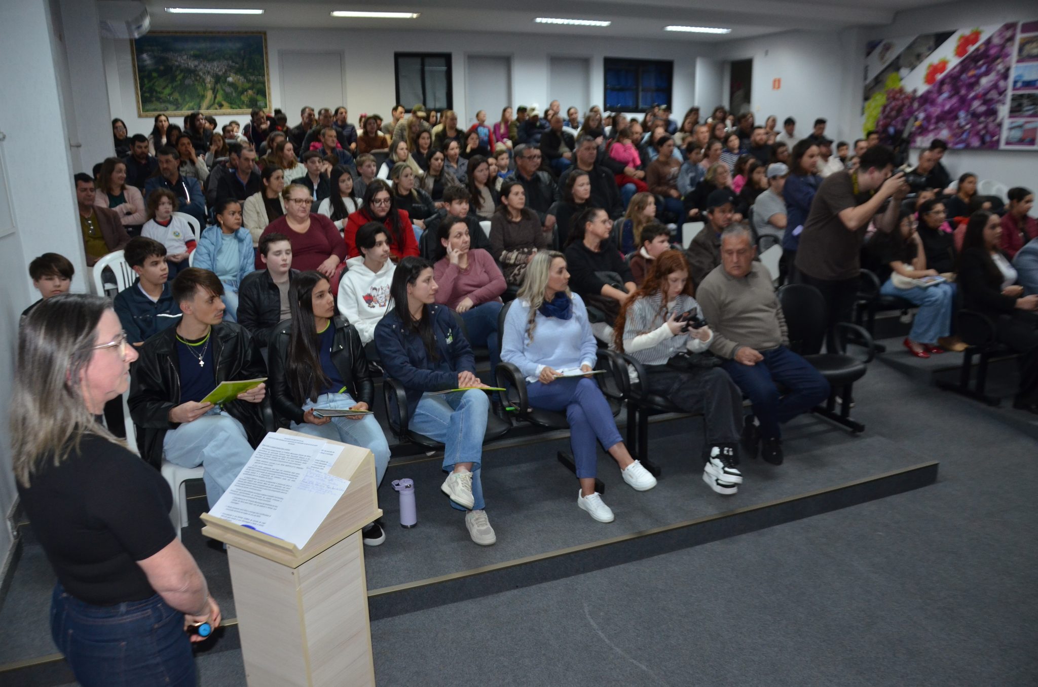Ametista do Sul investe R$ 155,8 mil em bolsas de inglês e apresenta novos projetos para preparar jovens para o futuro