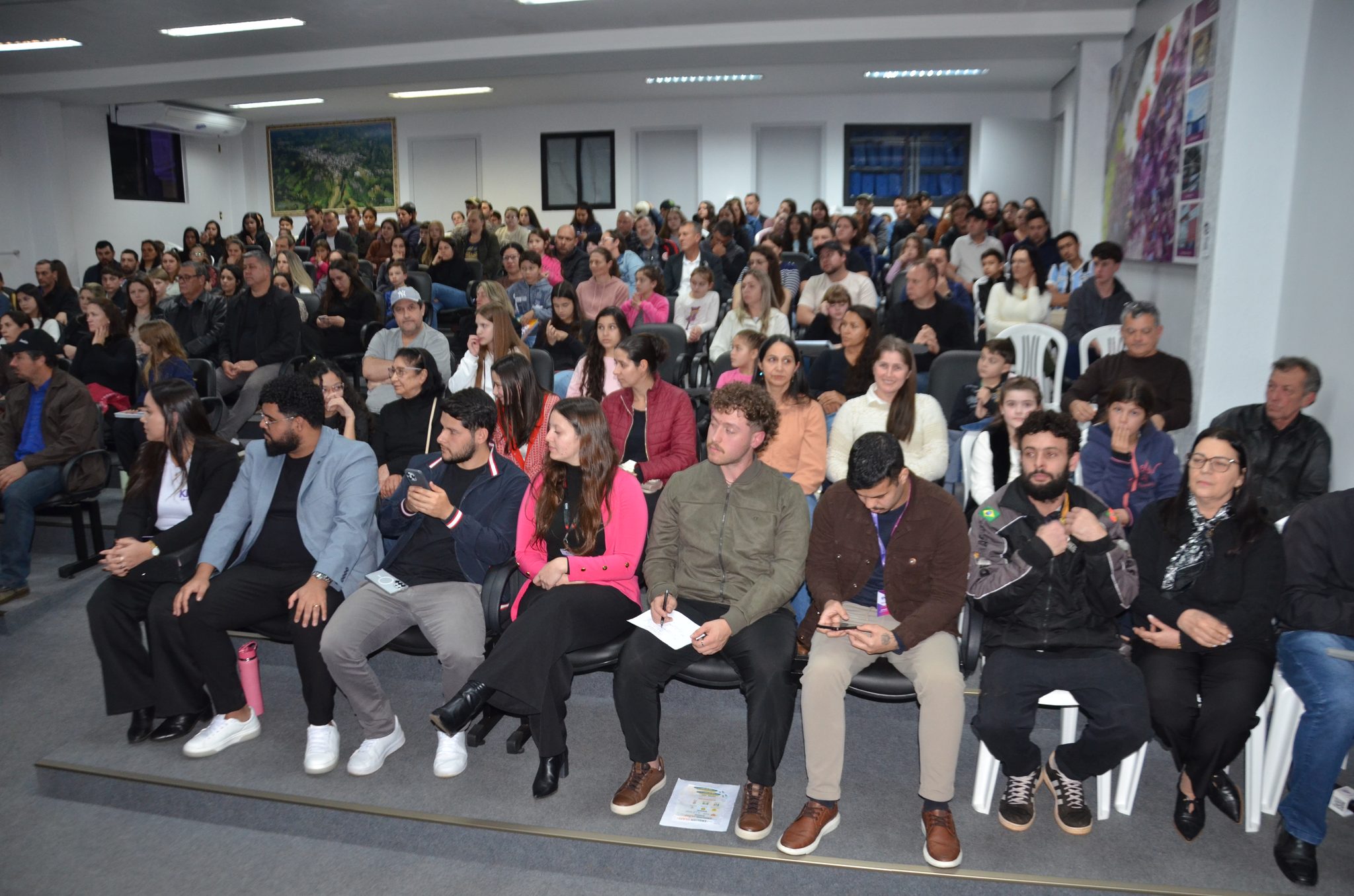 Ametista do Sul investe R$ 155,8 mil em bolsas de inglês e apresenta novos projetos para preparar jovens para o futuro