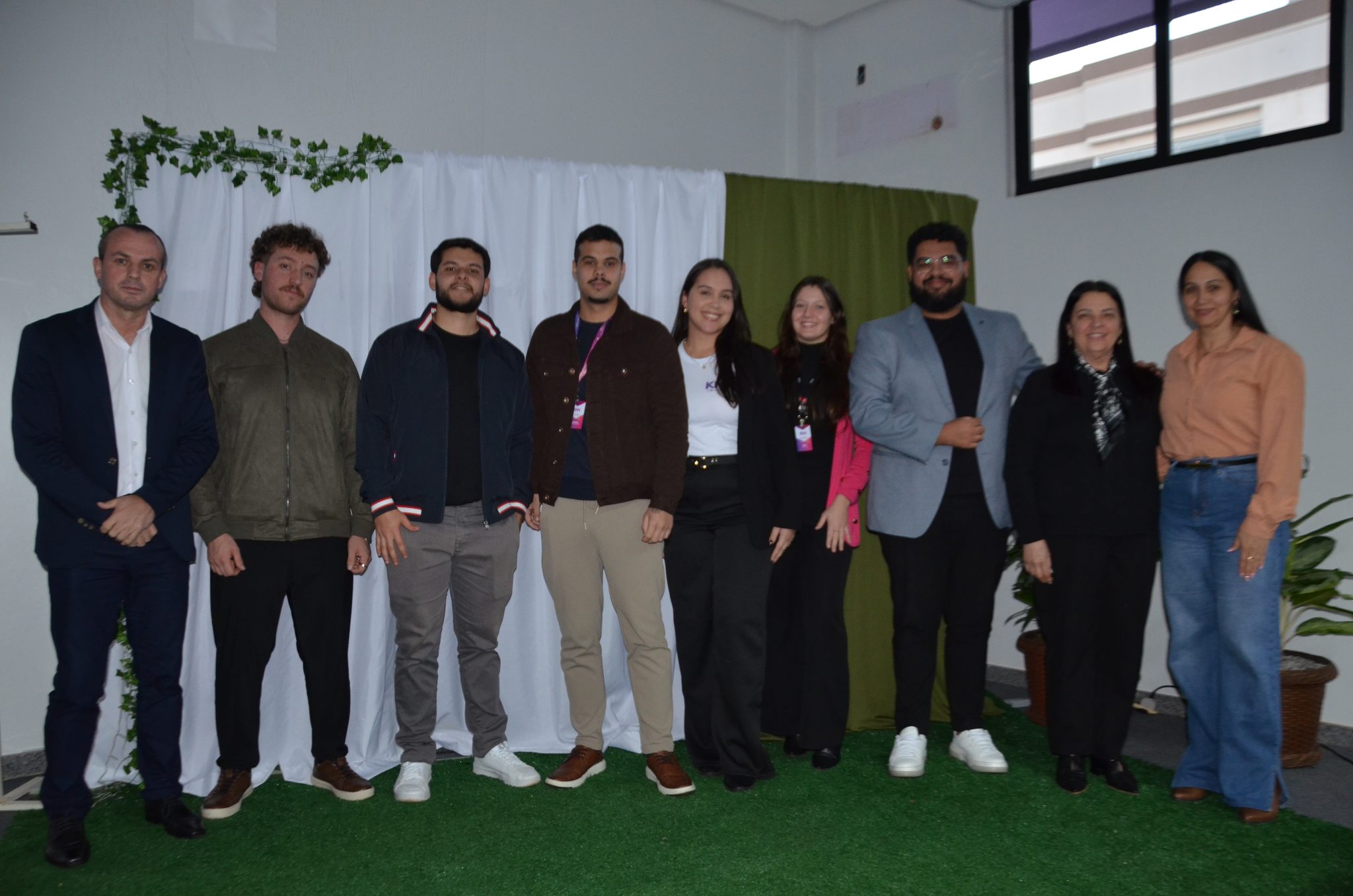 Ametista do Sul investe R$ 155,8 mil em bolsas de inglês e apresenta novos projetos para preparar jovens para o futuro