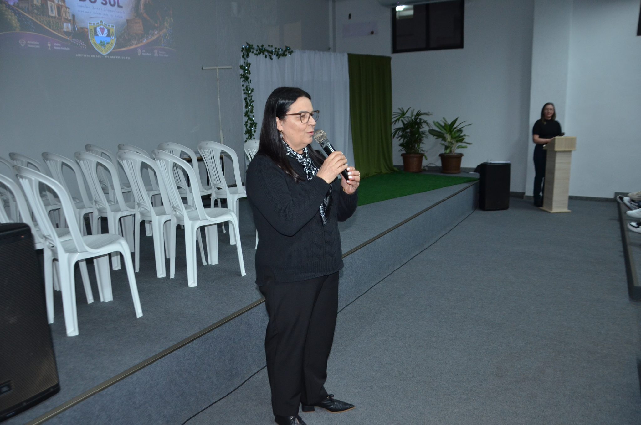 Ametista do Sul investe R$ 155,8 mil em bolsas de inglês e apresenta novos projetos para preparar jovens para o futuro