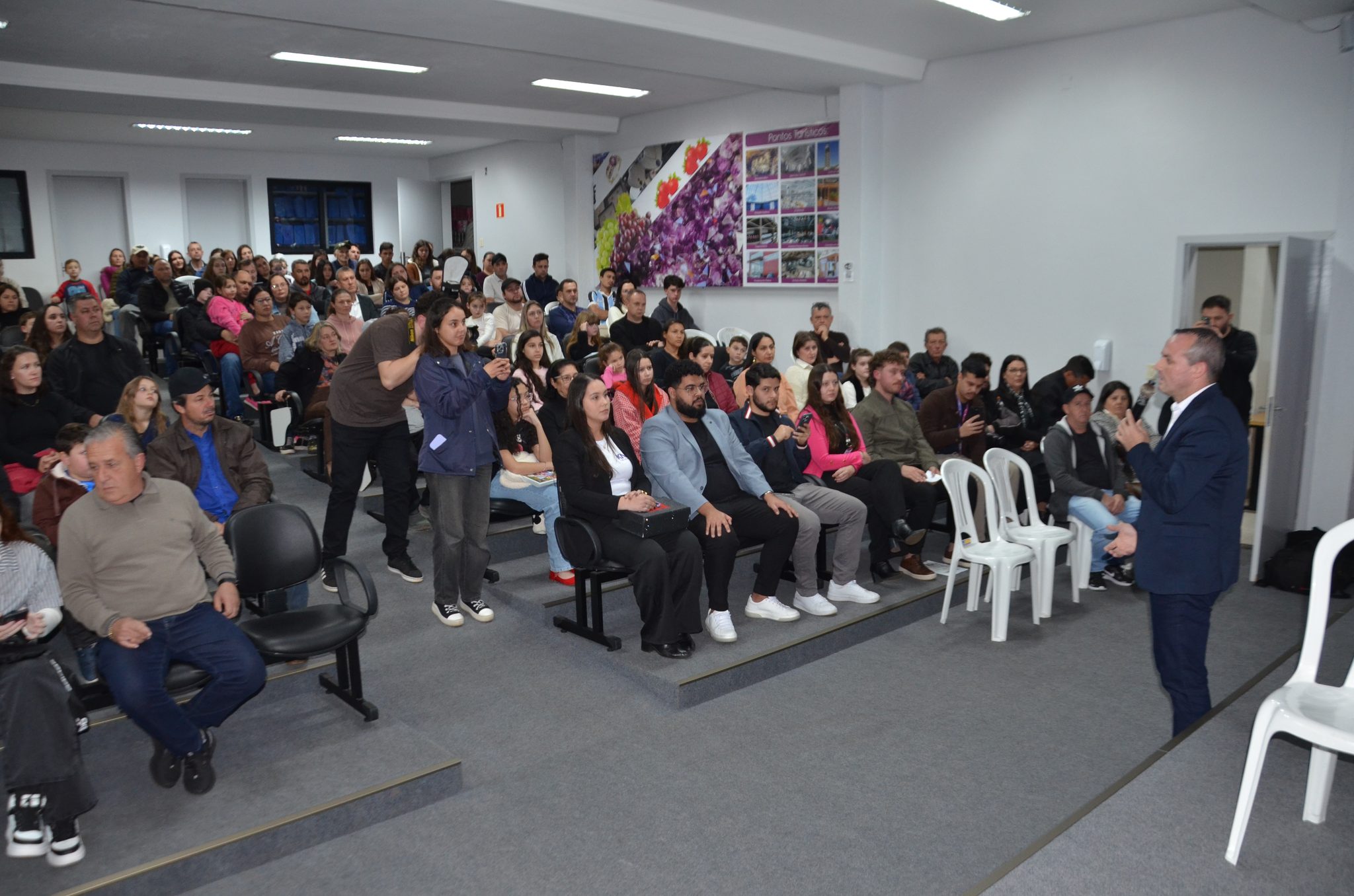 Ametista do Sul investe R$ 155,8 mil em bolsas de inglês e apresenta novos projetos para preparar jovens para o futuro