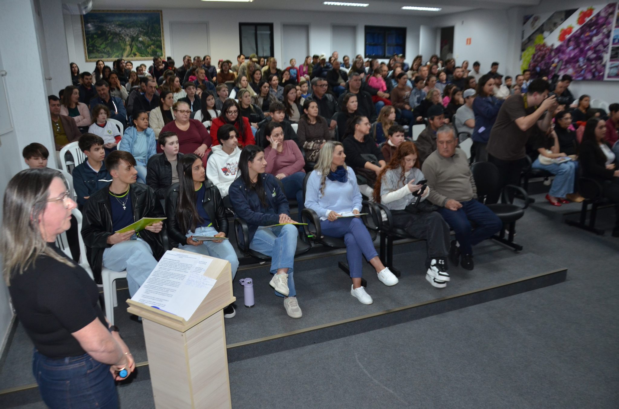 Ametista do Sul investe R$ 155,8 mil em bolsas de inglês e apresenta novos projetos para preparar jovens para o futuro