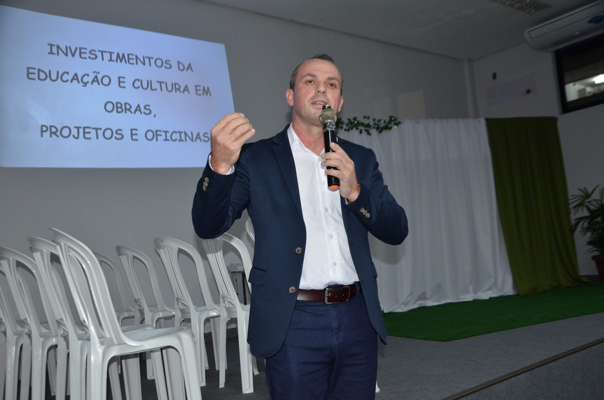 Ametista do Sul investe R$ 155,8 mil em bolsas de inglês e apresenta novos projetos para preparar jovens para o futuro