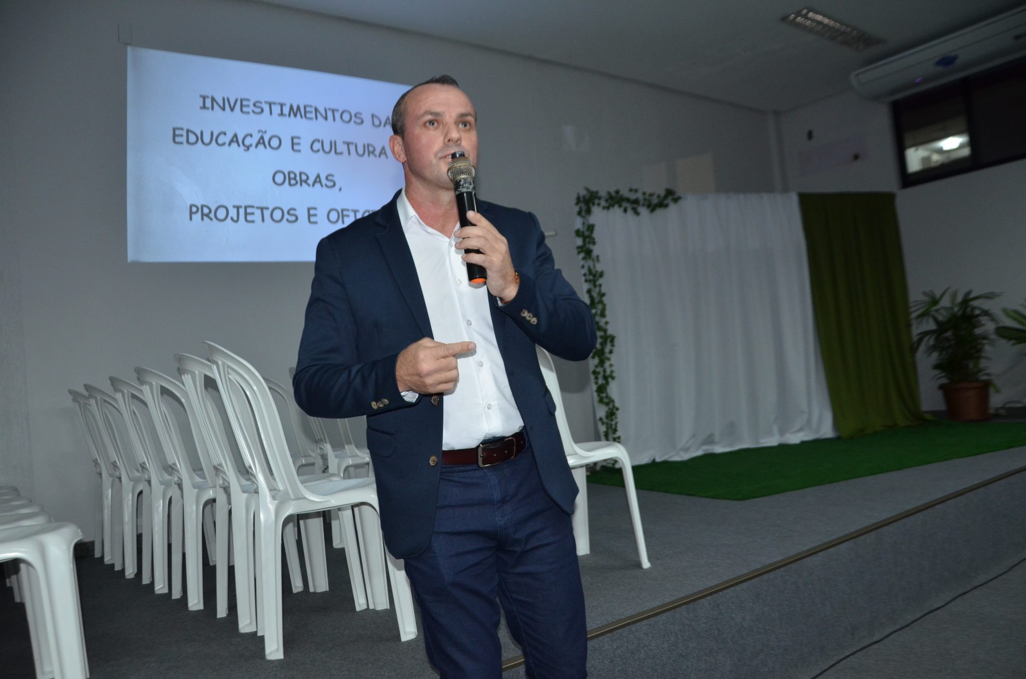 Ametista do Sul investe R$ 155,8 mil em bolsas de inglês e apresenta novos projetos para preparar jovens para o futuro