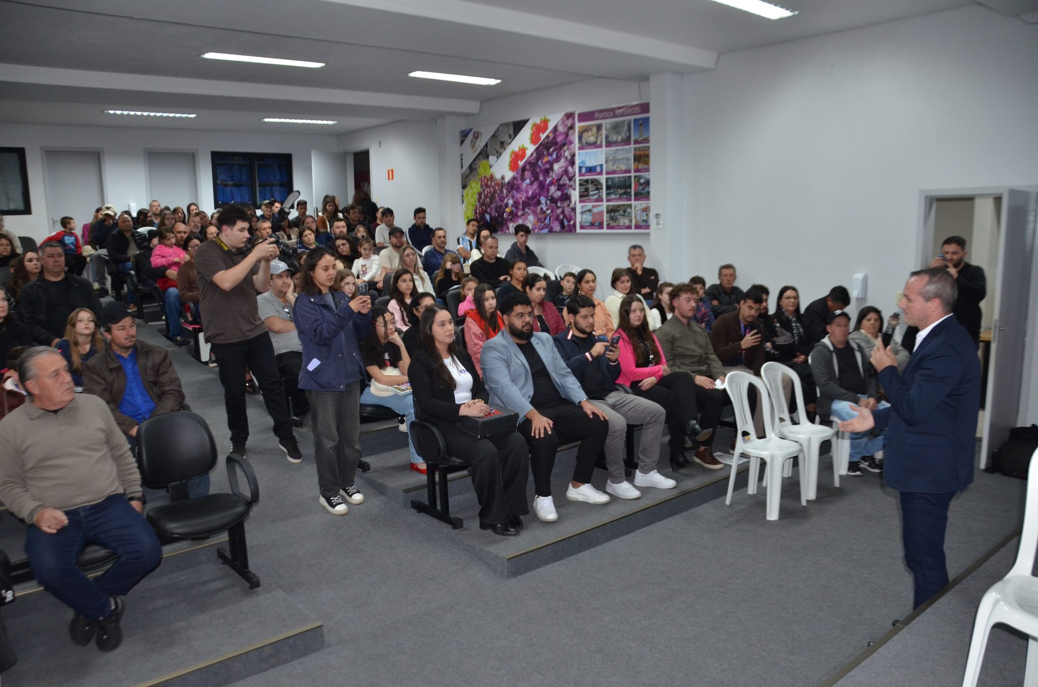 Ametista do Sul investe R$ 155,8 mil em bolsas de inglês e apresenta novos projetos para preparar jovens para o futuro