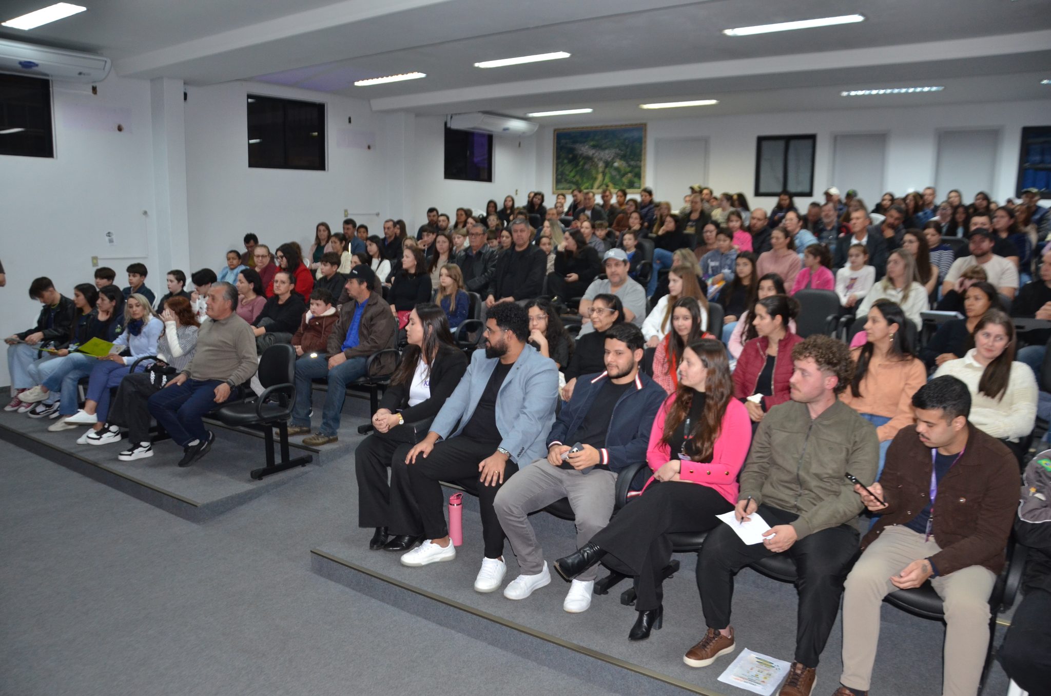 Ametista do Sul investe R$ 155,8 mil em bolsas de inglês e apresenta novos projetos para preparar jovens para o futuro