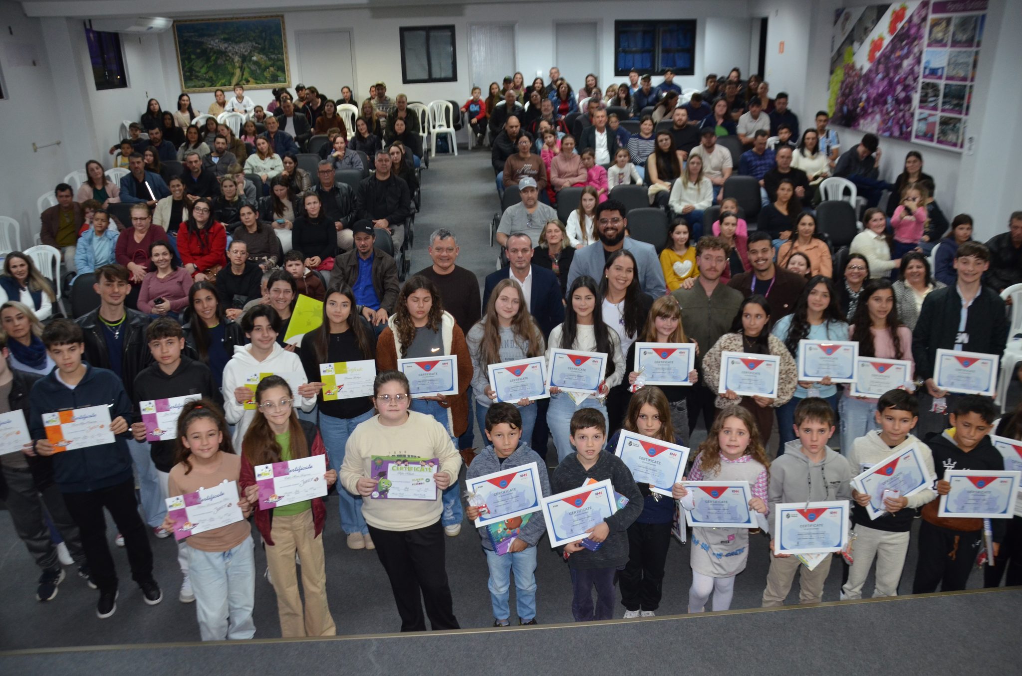 Ametista do Sul investe R$ 155,8 mil em bolsas de inglês e apresenta novos projetos para preparar jovens para o futuro