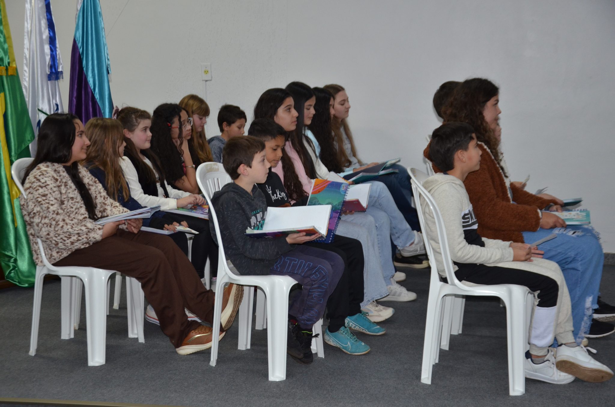 Ametista do Sul investe R$ 155,8 mil em bolsas de inglês e apresenta novos projetos para preparar jovens para o futuro