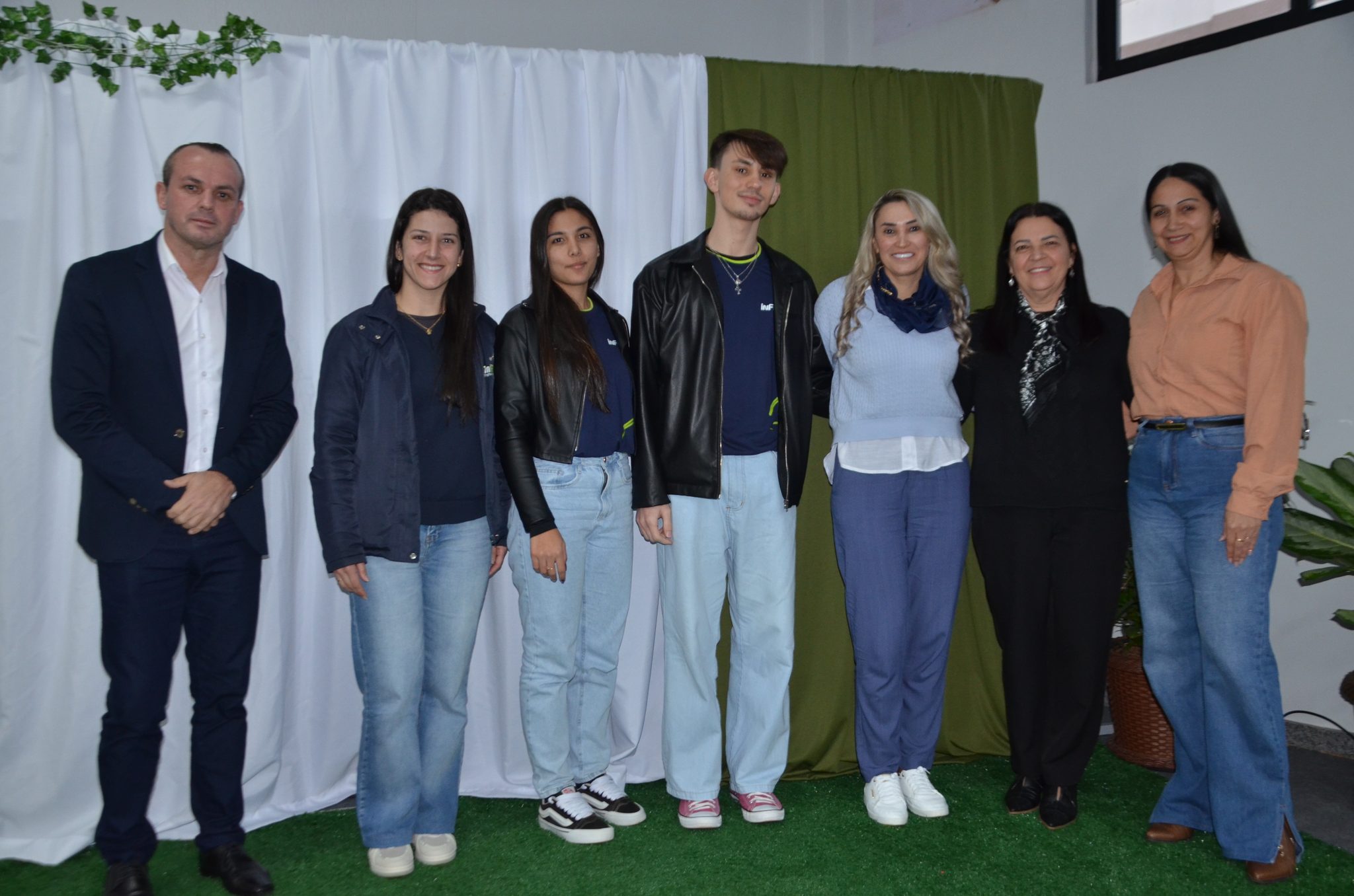 Ametista do Sul investe R$ 155,8 mil em bolsas de inglês e apresenta novos projetos para preparar jovens para o futuro