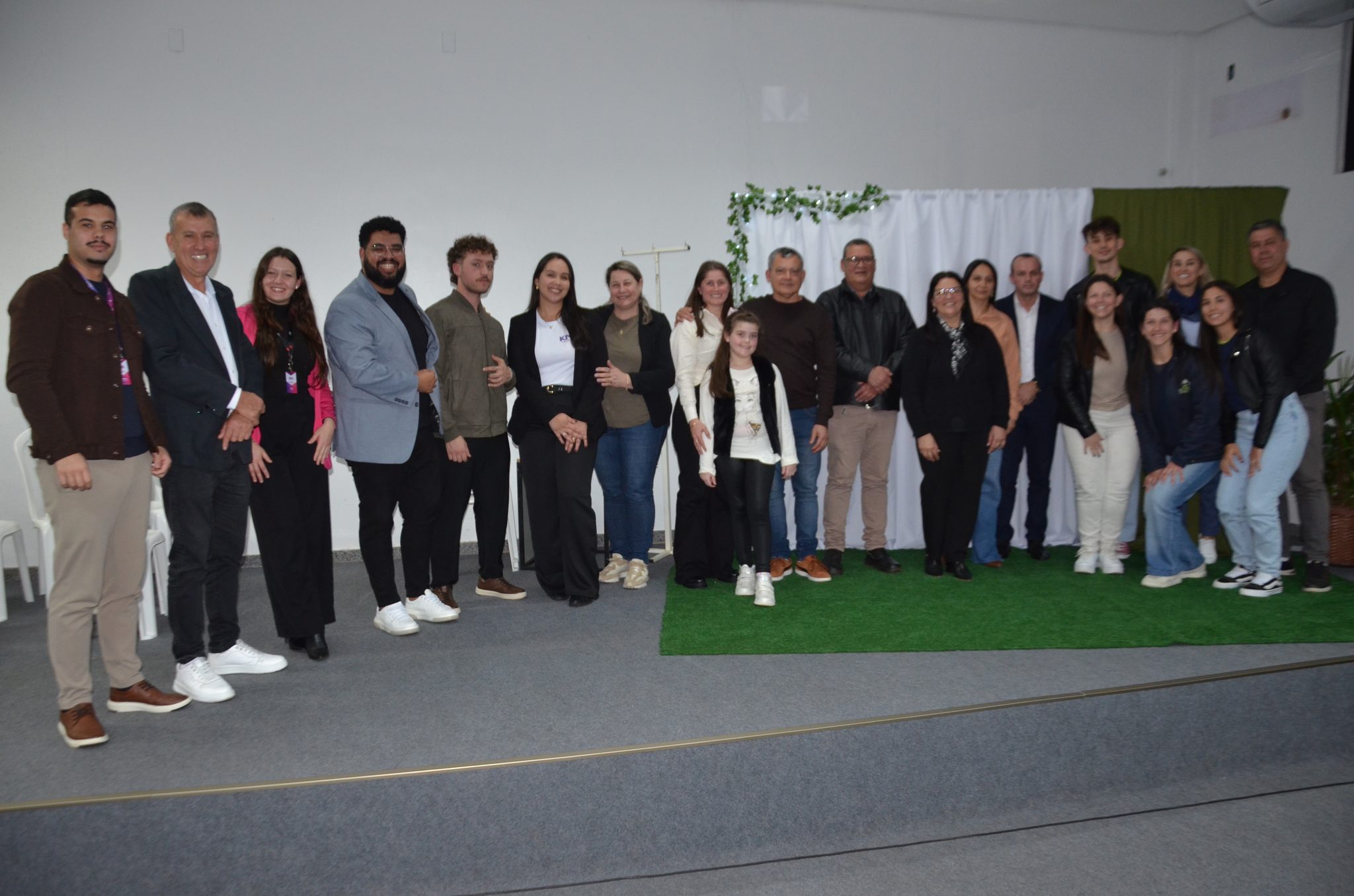 Ametista do Sul investe R$ 155,8 mil em bolsas de inglês e apresenta novos projetos para preparar jovens para o futuro