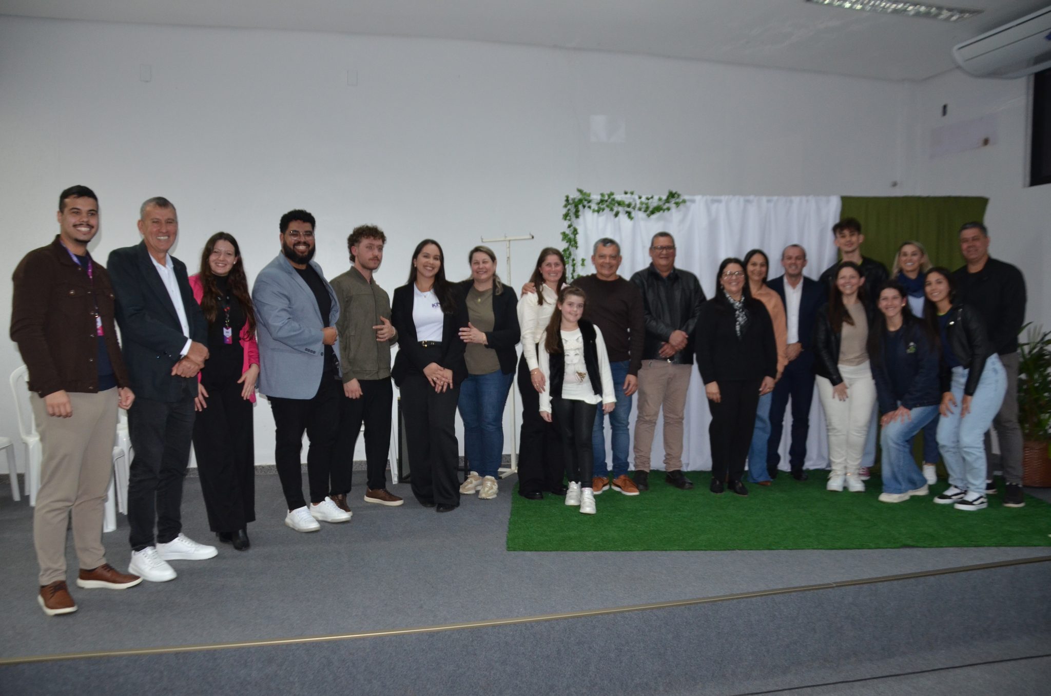 Ametista do Sul investe R$ 155,8 mil em bolsas de inglês e apresenta novos projetos para preparar jovens para o futuro