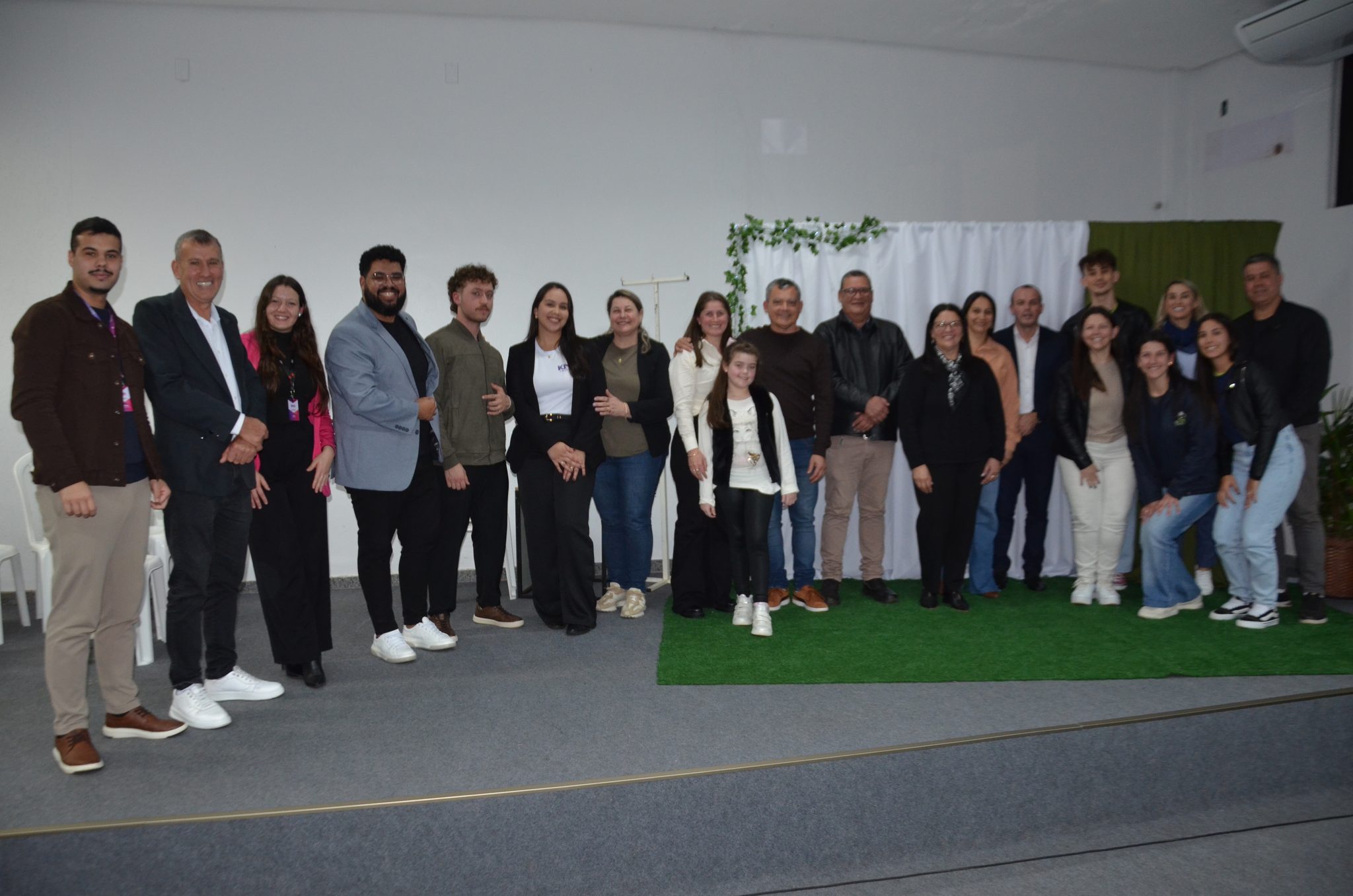 Ametista do Sul investe R$ 155,8 mil em bolsas de inglês e apresenta novos projetos para preparar jovens para o futuro