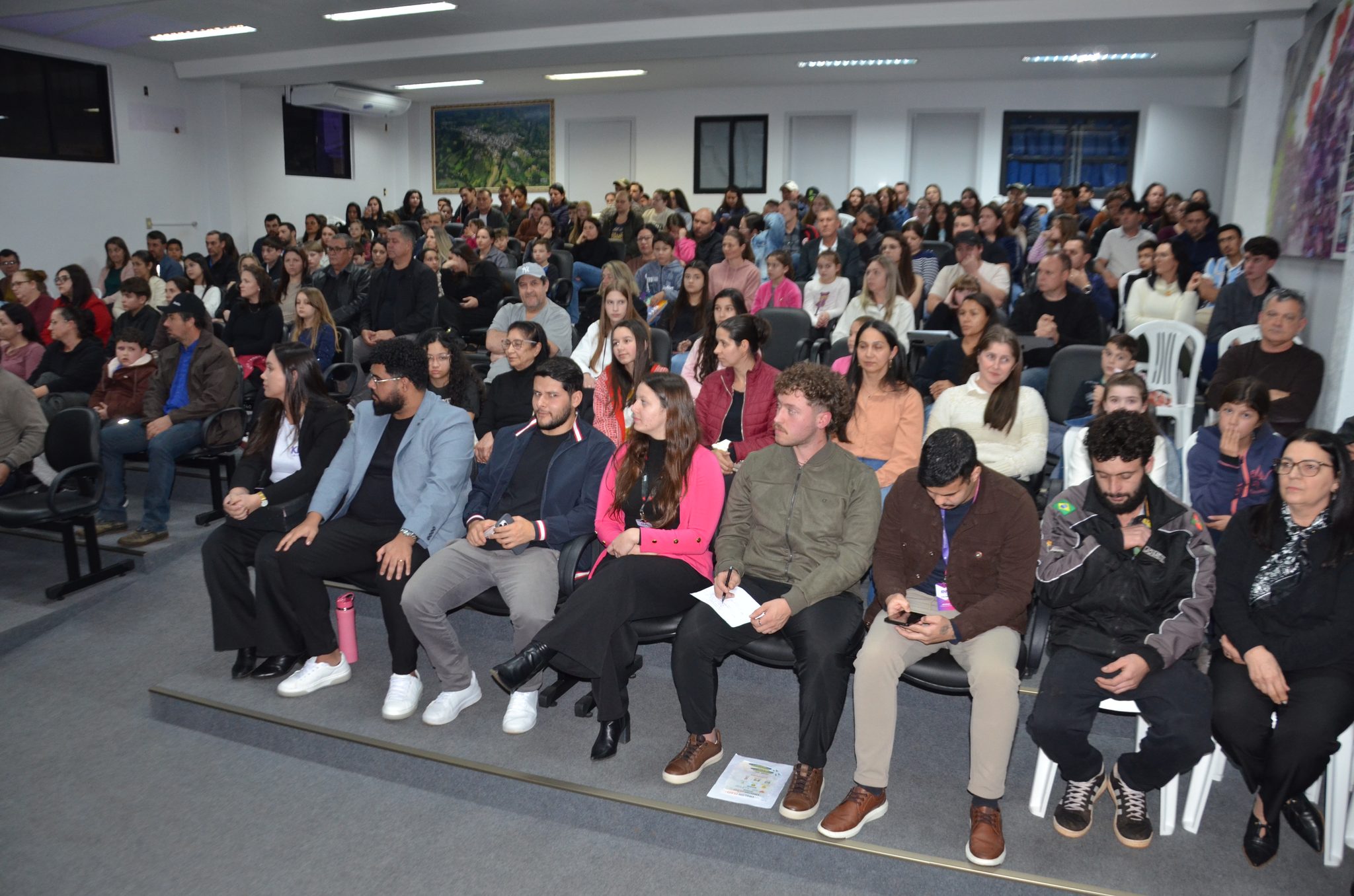 Ametista do Sul investe R$ 155,8 mil em bolsas de inglês e apresenta novos projetos para preparar jovens para o futuro