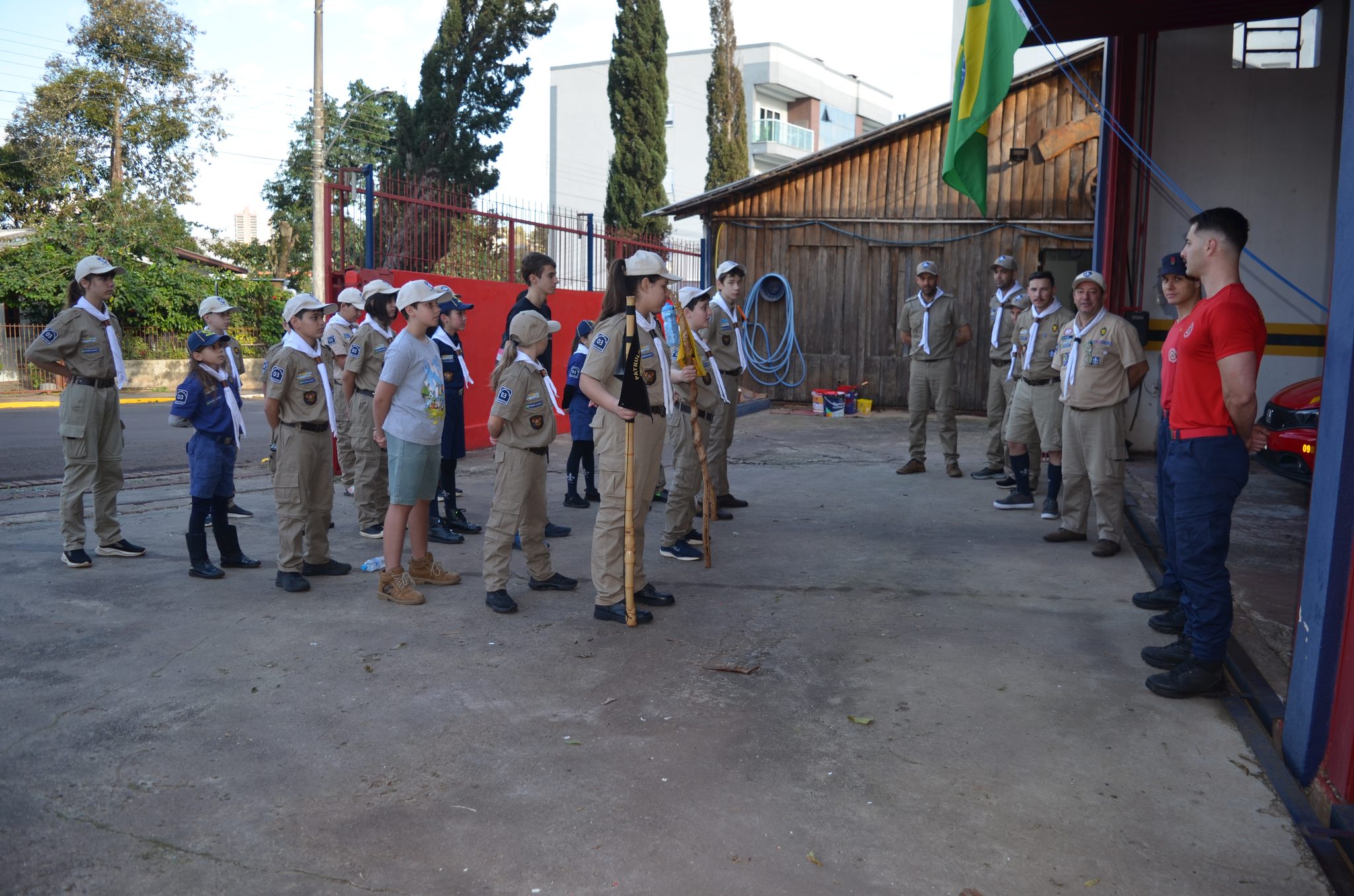 Curso dos escoteiros com o Corpo de Bombeiros