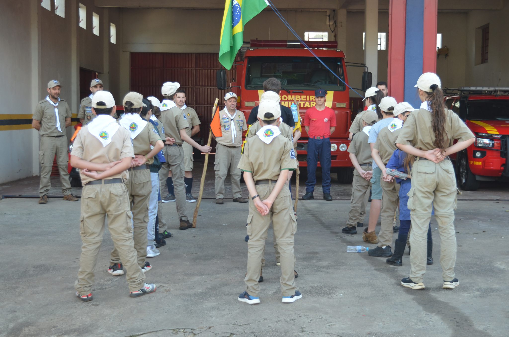 Curso dos escoteiros com o Corpo de Bombeiros