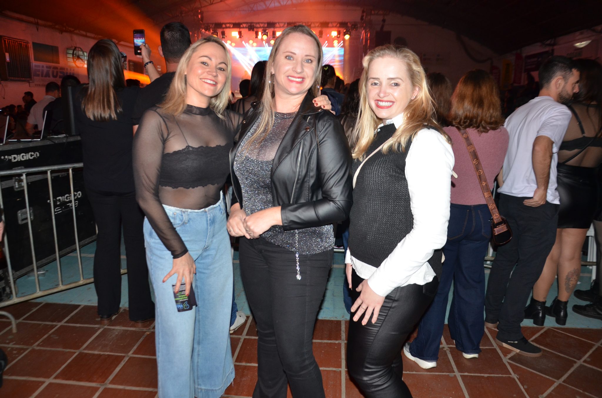 FW- Show Anjos do Hanngar e Reação em Cadeia