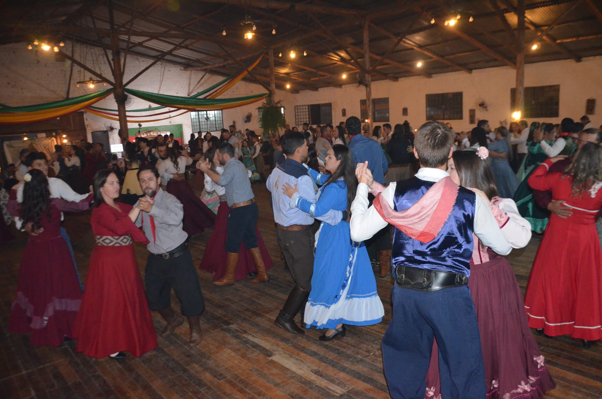 Baile à Moda Antiga - CTG Querência da Serra - Seberi