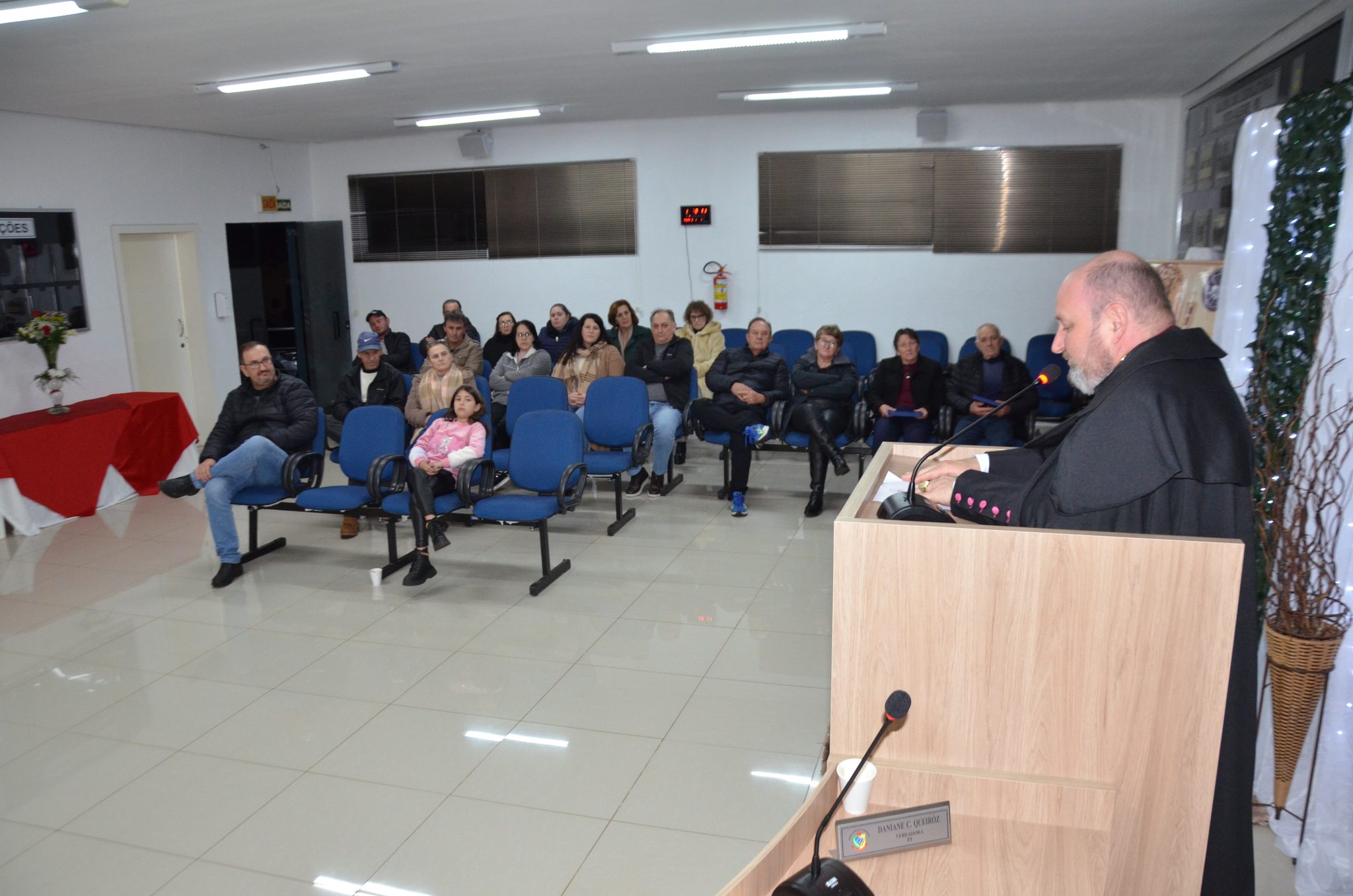 Vista Alegre - Moção de Aplausos à Paróquia e Santuário Sagrado Coração de Jesus e ao cônego Leandro Piffer