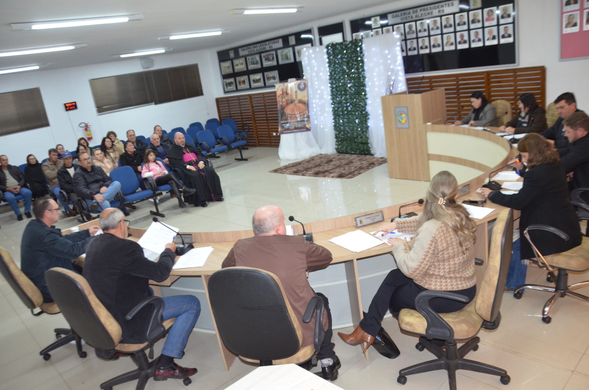 Vista Alegre - Moção de Aplausos à Paróquia e Santuário Sagrado Coração de Jesus e ao cônego Leandro Piffer