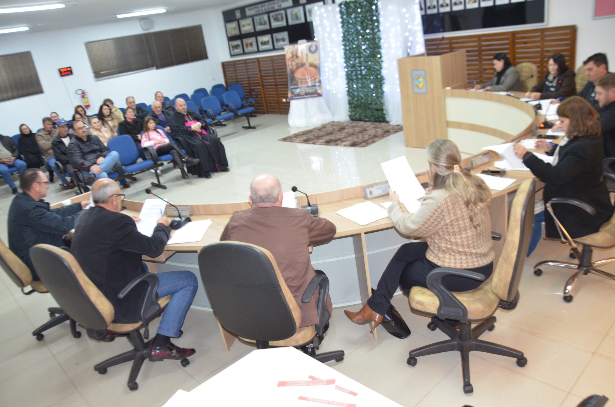 Vista Alegre - Moção de Aplausos à Paróquia e Santuário Sagrado Coração de Jesus e ao cônego Leandro Piffer