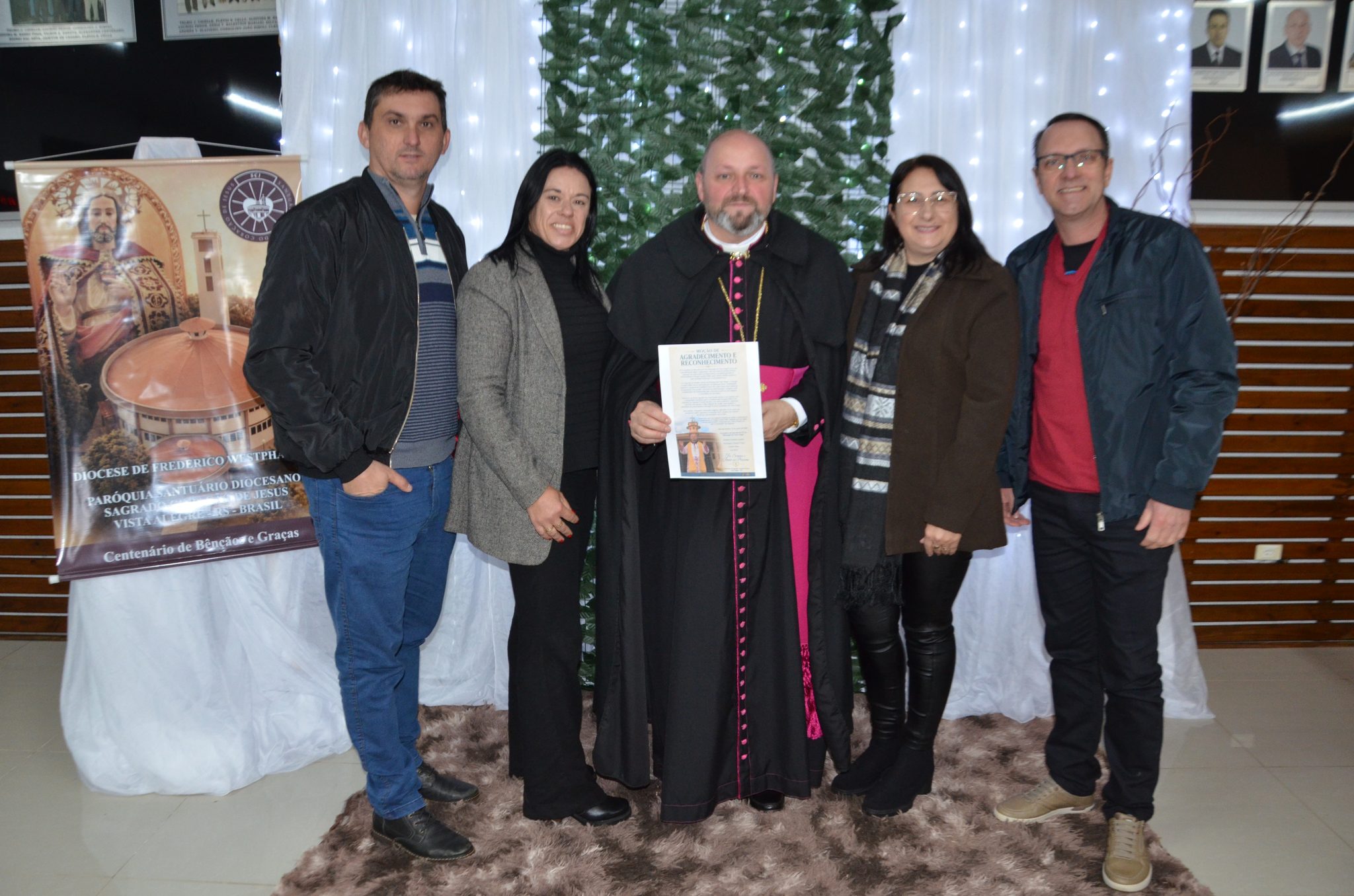 Vista Alegre - Moção de Aplausos à Paróquia e Santuário Sagrado Coração de Jesus e ao cônego Leandro Piffer