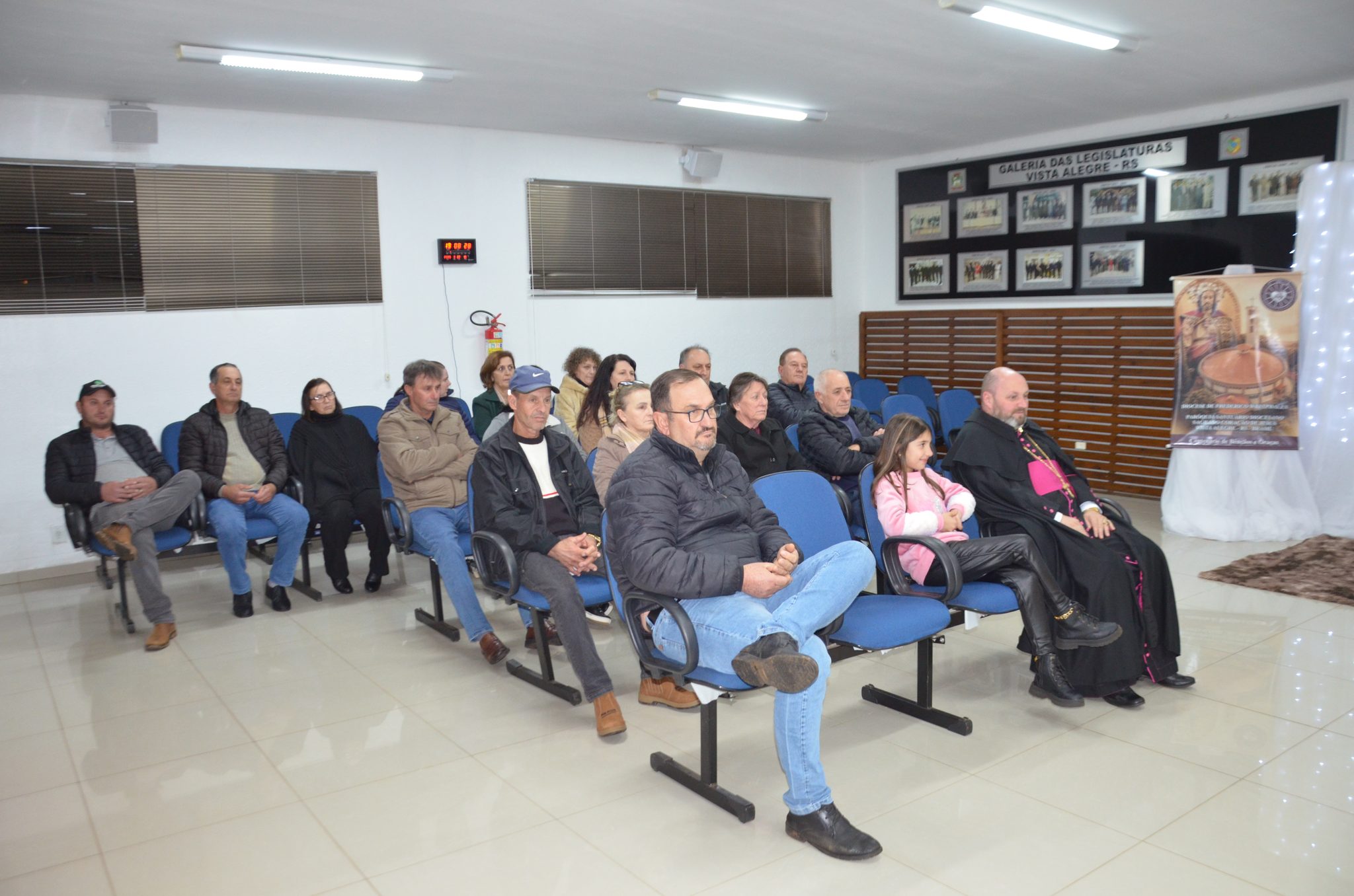 Vista Alegre - Moção de Aplausos à Paróquia e Santuário Sagrado Coração de Jesus e ao cônego Leandro Piffer