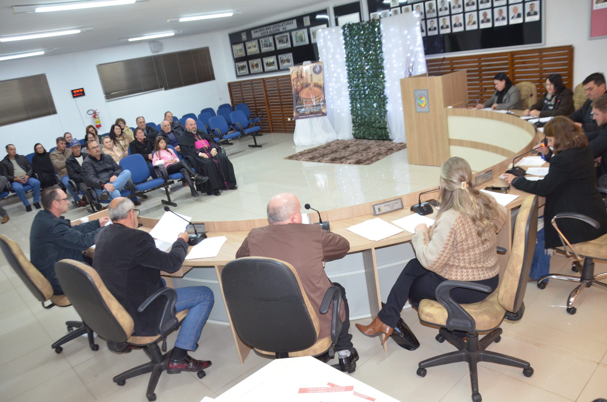 Vista Alegre - Moção de Aplausos à Paróquia e Santuário Sagrado Coração de Jesus e ao cônego Leandro Piffer