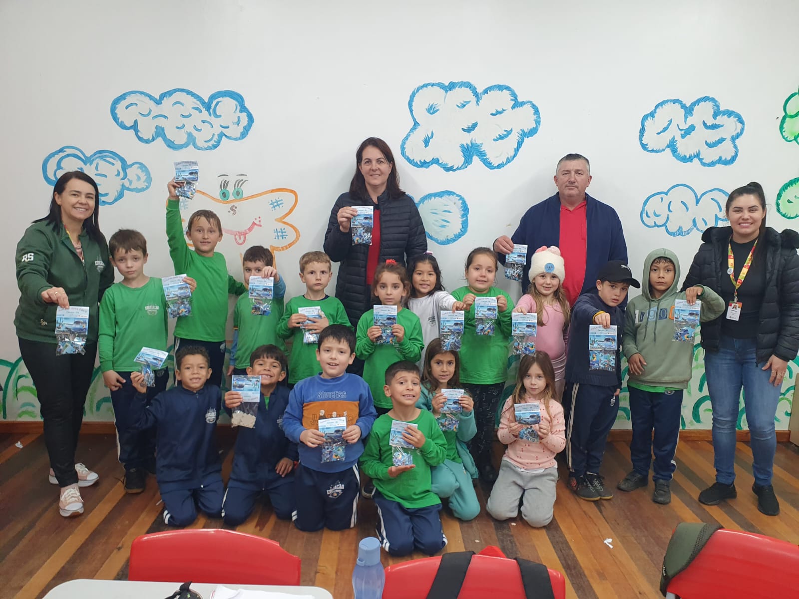 Escolas recebem quebra-cabeças alusivos aos 60 anos de Caiçara