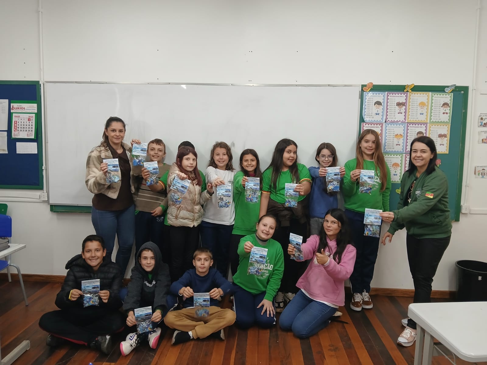 Escolas recebem quebra-cabeças alusivos aos 60 anos de Caiçara