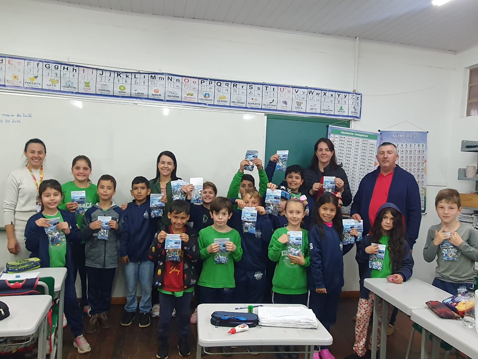 Escolas recebem quebra-cabeças alusivos aos 60 anos de Caiçara