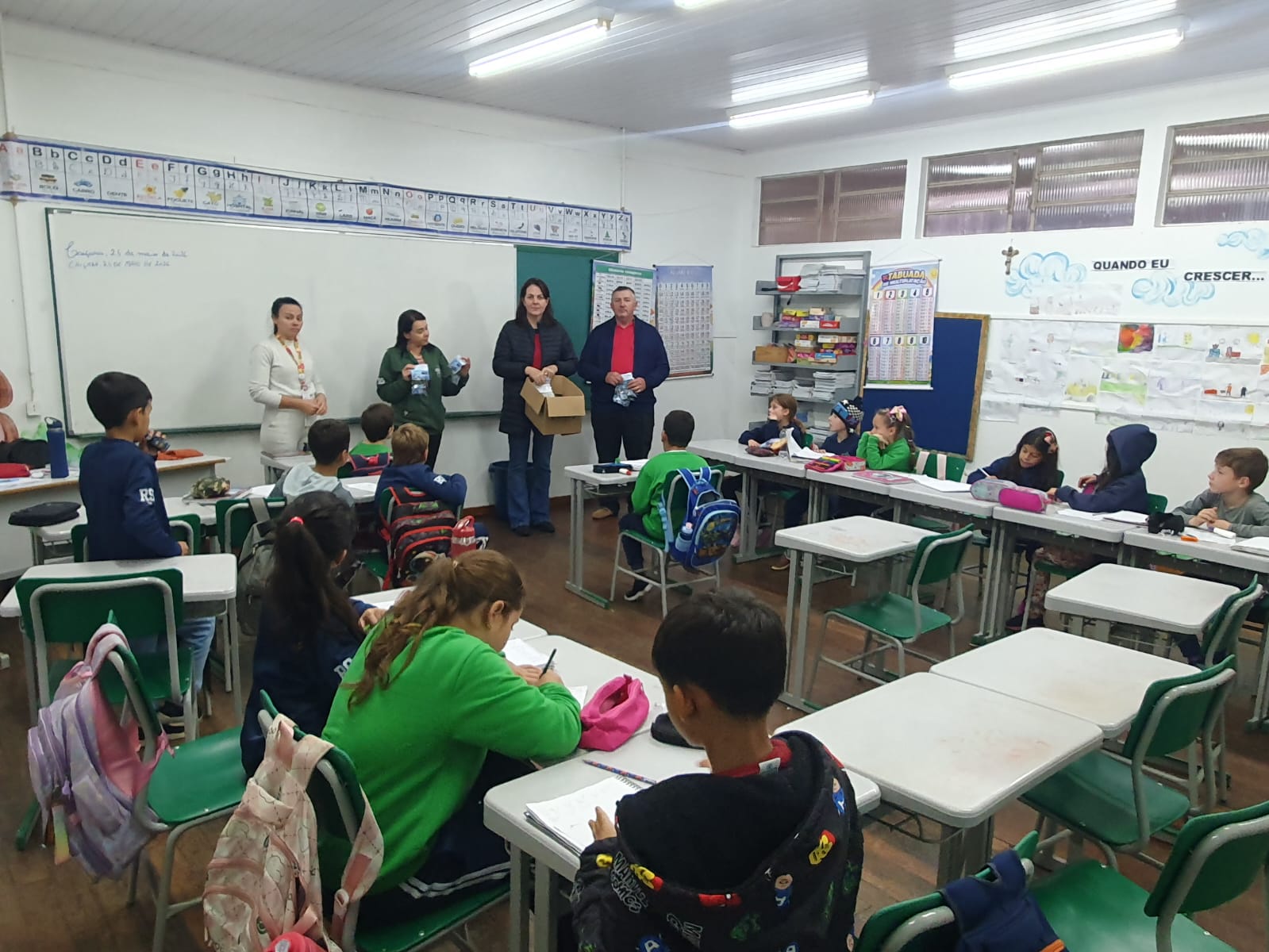 Escolas recebem quebra-cabeças alusivos aos 60 anos de Caiçara