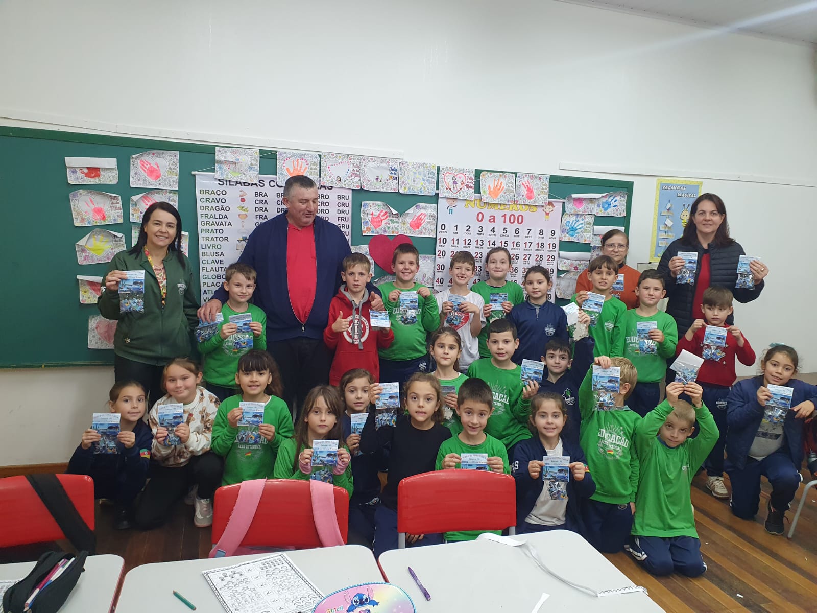Escolas recebem quebra-cabeças alusivos aos 60 anos de Caiçara