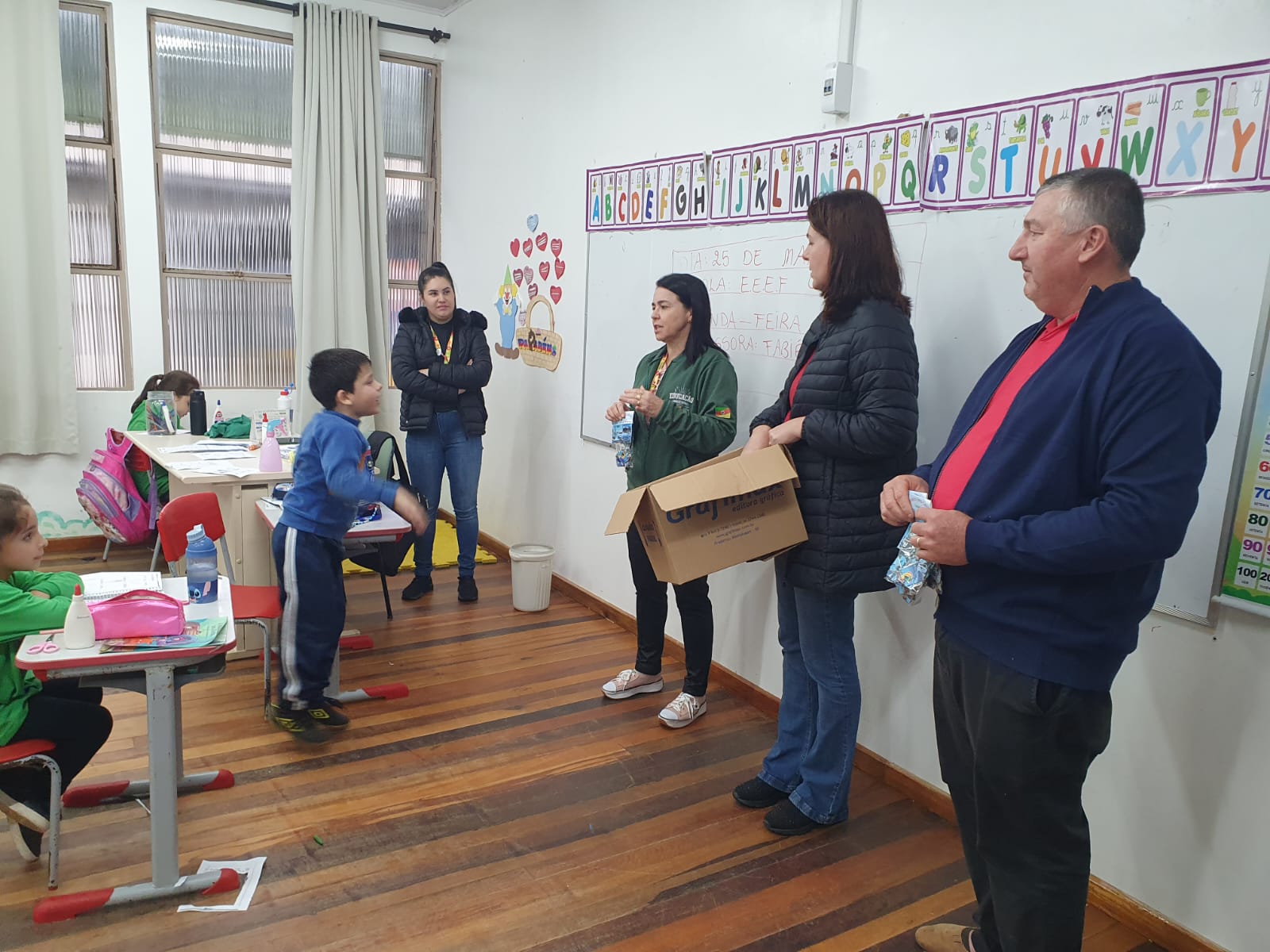 Escolas recebem quebra-cabeças alusivos aos 60 anos de Caiçara