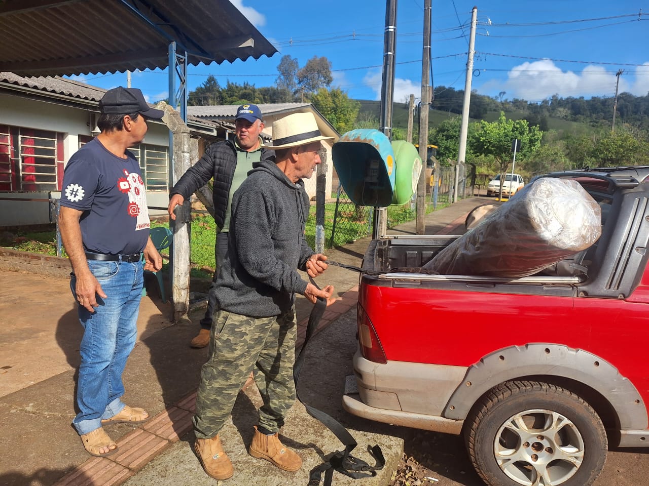 16 famílias recebem incentivo para construir estufas e ampliar a produção de hortaliças em Cristal do Sul