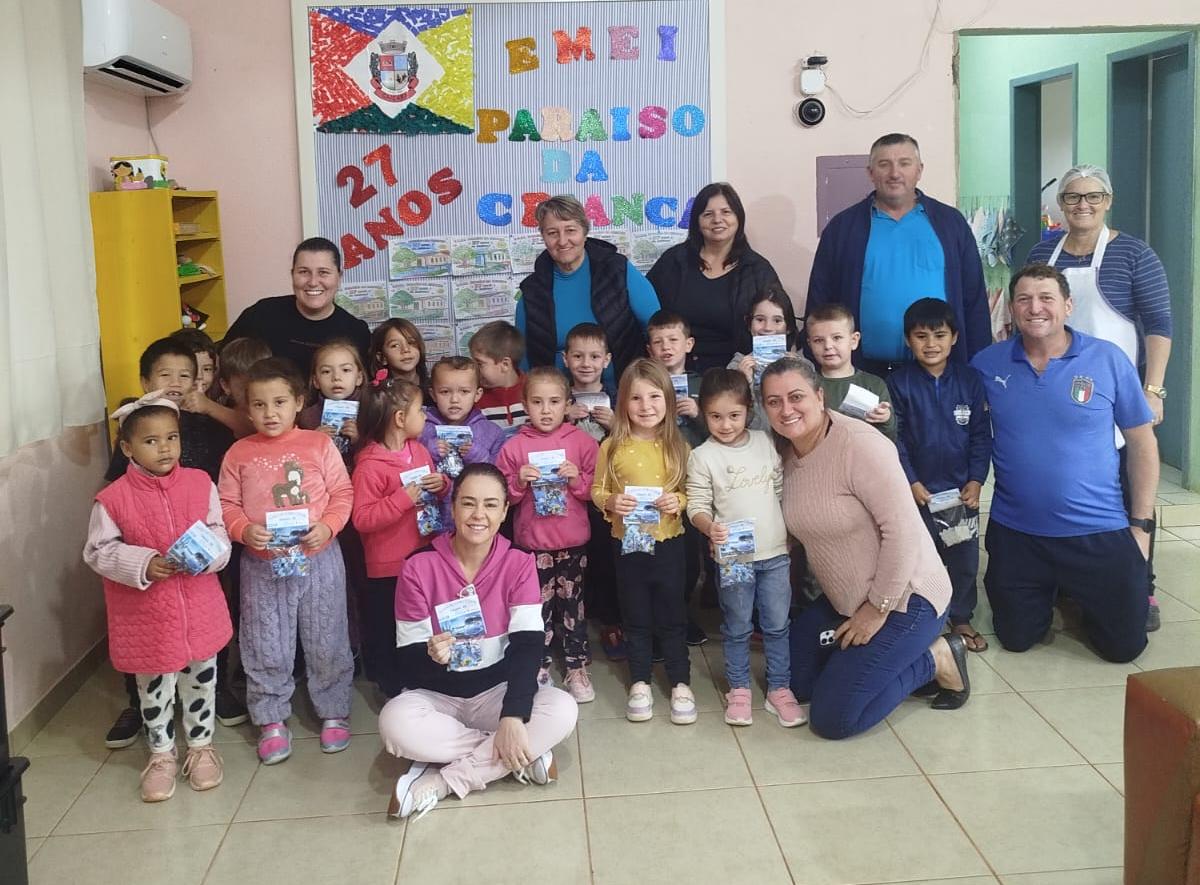Escolas recebem quebra-cabeças alusivos aos 60 anos de Caiçara