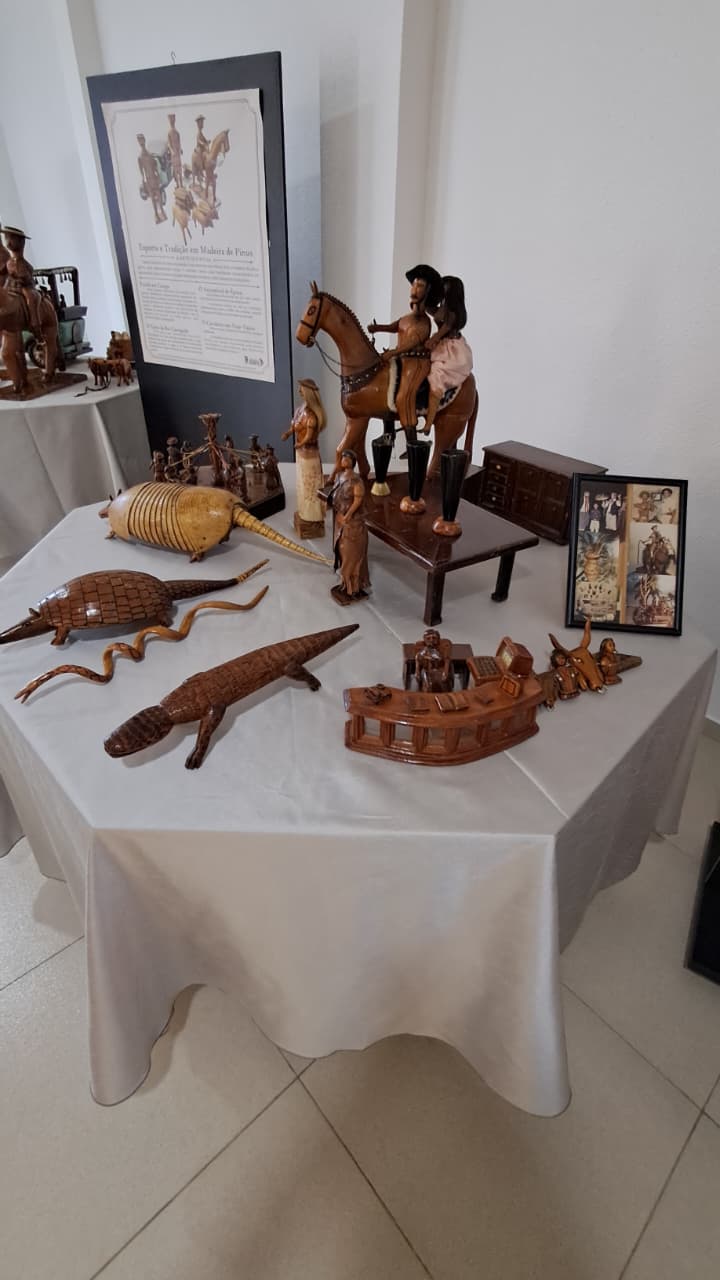 Centro Cultural de Rodeio Bonito recebe exposição “Arte em Madeira” até 30 de maio