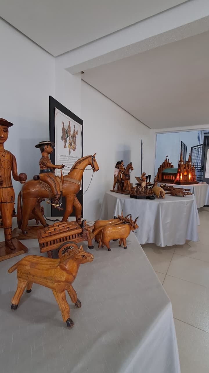 Centro Cultural de Rodeio Bonito recebe exposição “Arte em Madeira” até 30 de maio