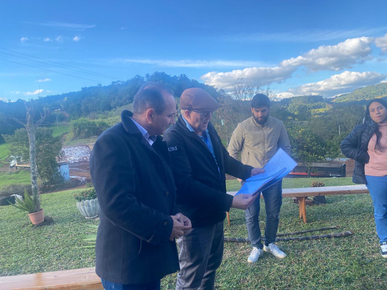 Estudantes da URI apresentam projetos do Programa de Sucessão do Campo em Pinheirinho do Vale