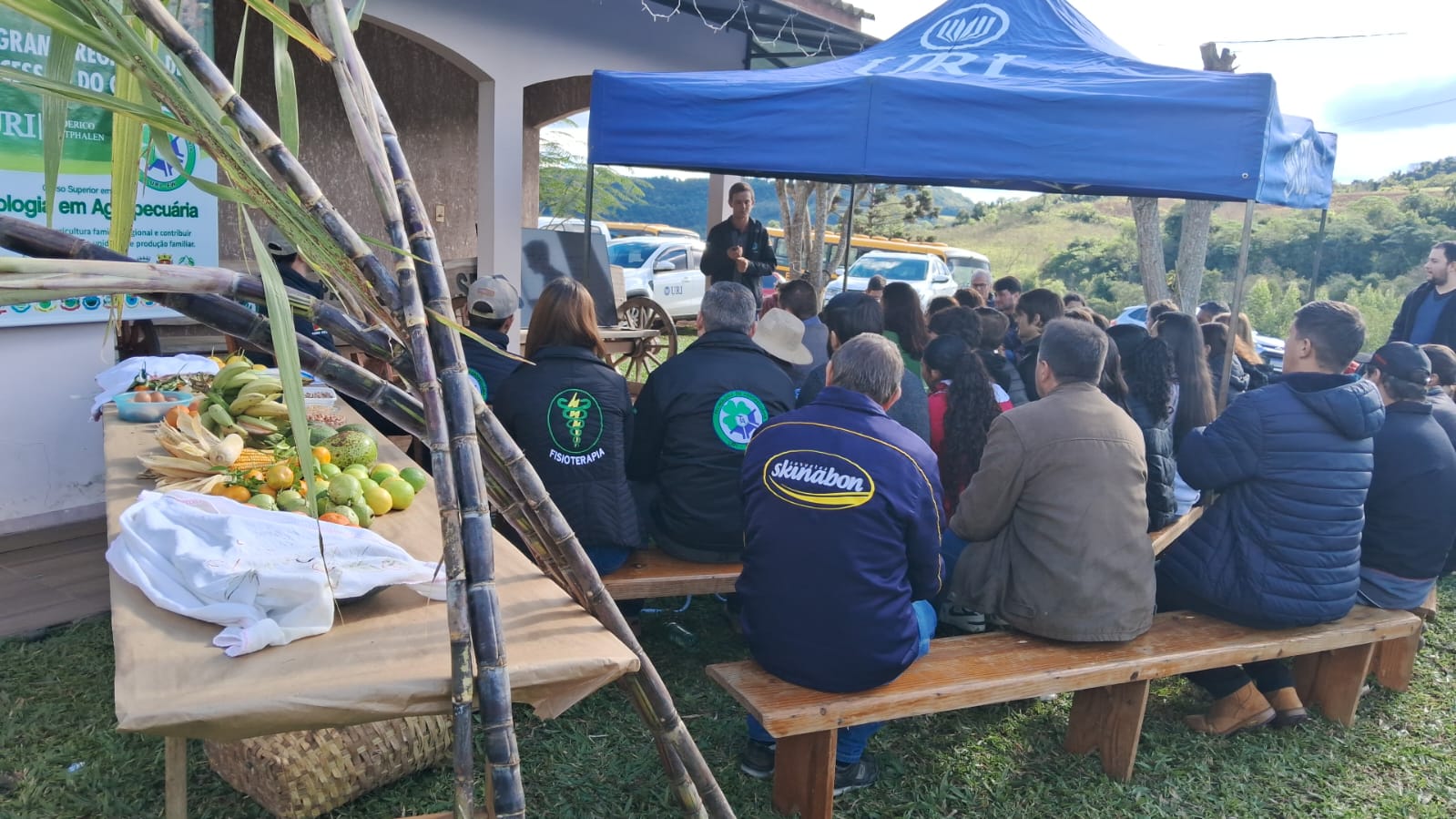 Estudantes da URI apresentam projetos do Programa de Sucessão do Campo em Pinheirinho do Vale