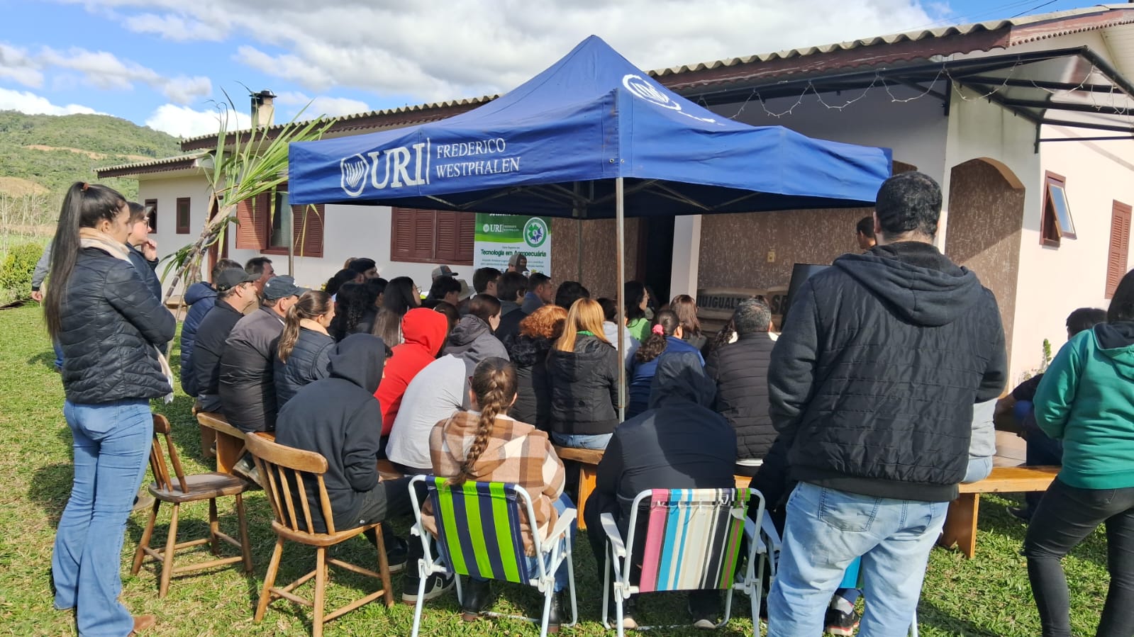 Estudantes da URI apresentam projetos do Programa de Sucessão do Campo em Pinheirinho do Vale