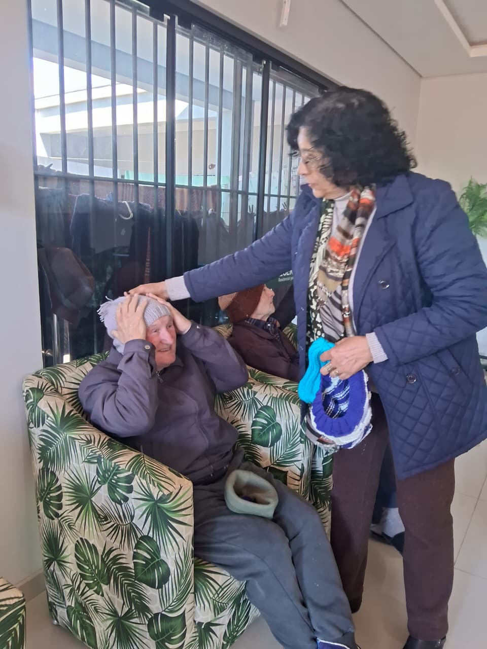 Projeto amplia entregas e leva peças de lã para idosos de Cristal do Sul e Seberi